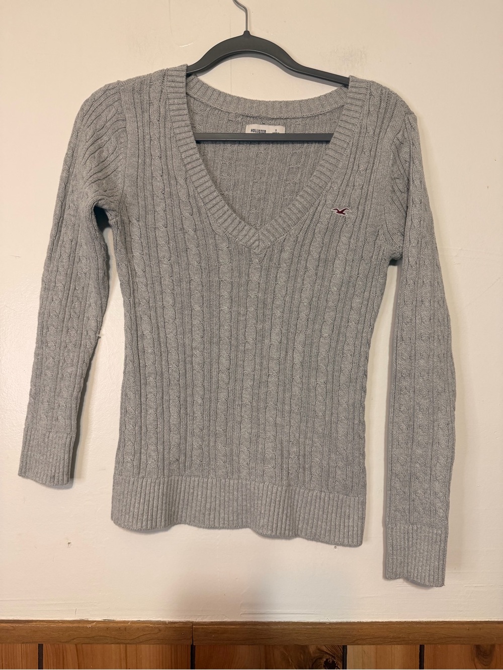 Hollister Light Gray Cable V-Neck Sweater - Women's